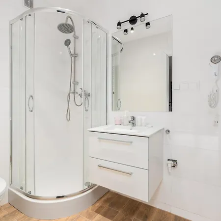 Apartment Krosnienska On Ground Level By Renters